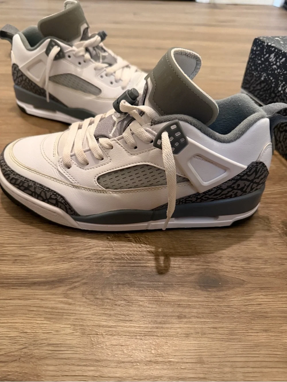 Jordan Spizike Low Size 8 White and Gray Basketball Sneakers with Elephant Print